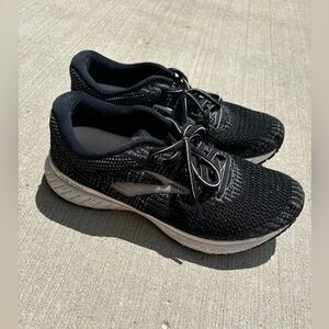 Brooks running shoe. Women’s size 7.